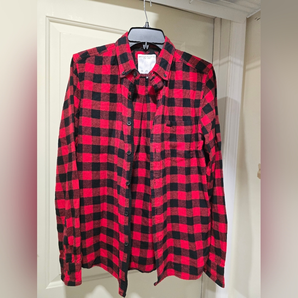 Denim And Flower Mens Red And Black Plaid Flannel Button-Up Shirt